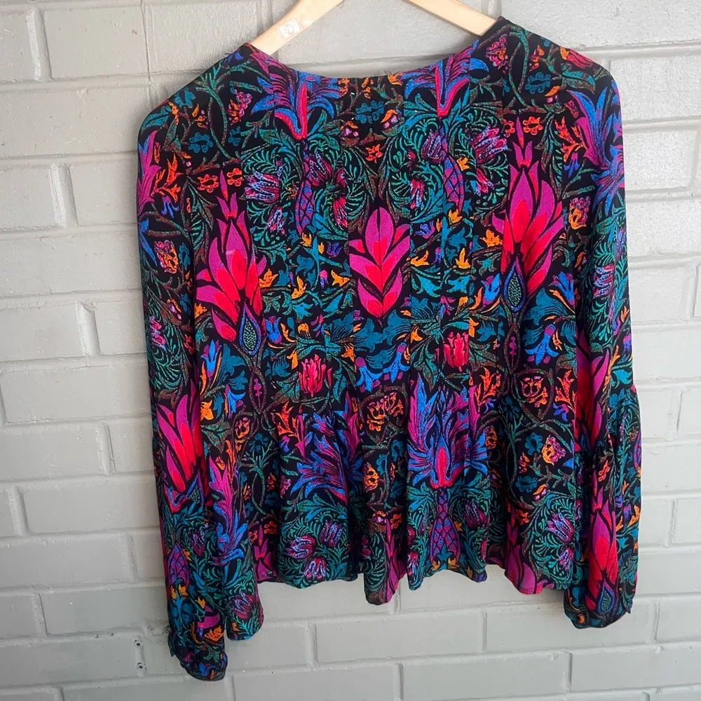 Nicole Miller Artelier Pink Floral Silk Blouse S Amazonian Print - Image 7