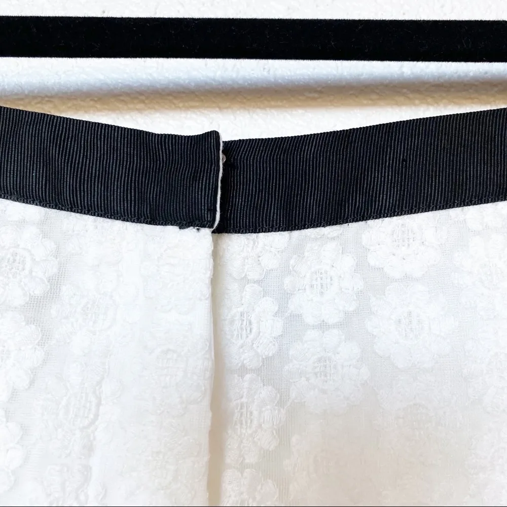 Topshop Eyelet Lace Daisy Shorts with Ribbon Waistband Size 4 - Image 4