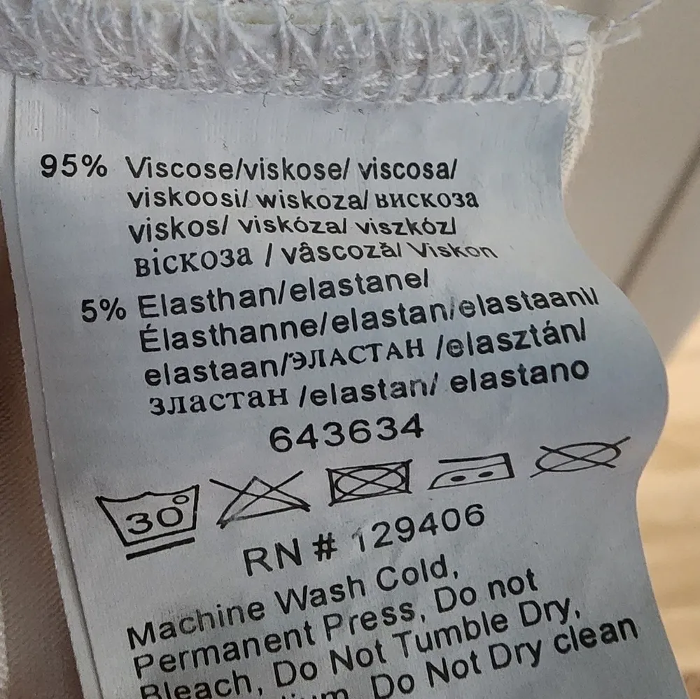 NWOT Venus White Red Silver Floral Ruffle Tank Top Tunic Size XS - Image 4