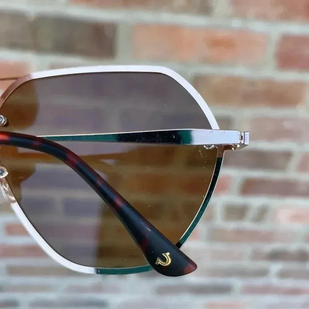 True Religion Sunglasses Womens Unisex Gold Tone - Image 3