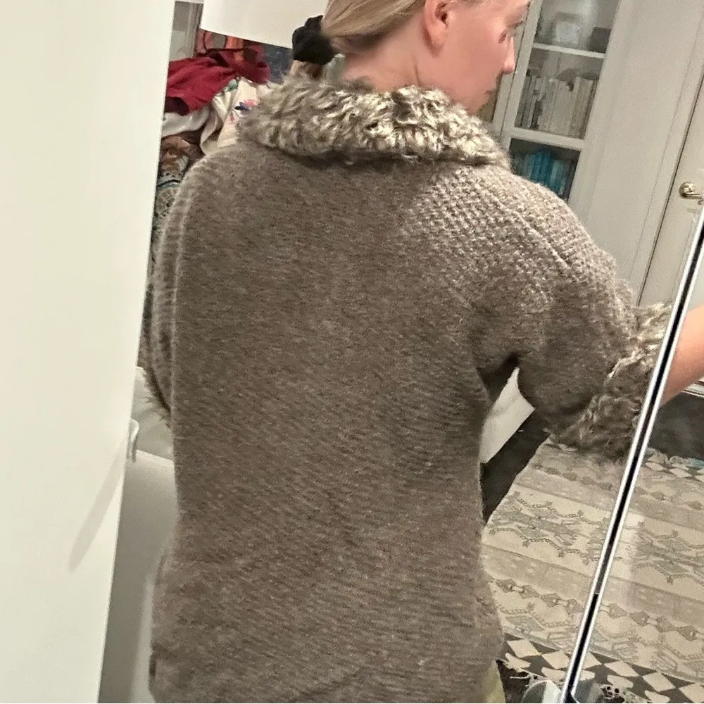 Kenar women’s furry sweater jacket cardigan brown size medium - Image 3