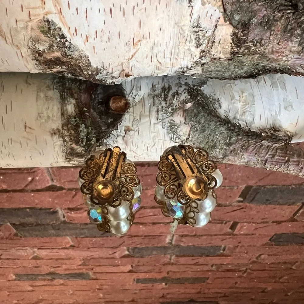 Vintage Beaded Costume Jewlery Clip On Earrings & Necklace Set - Image 9