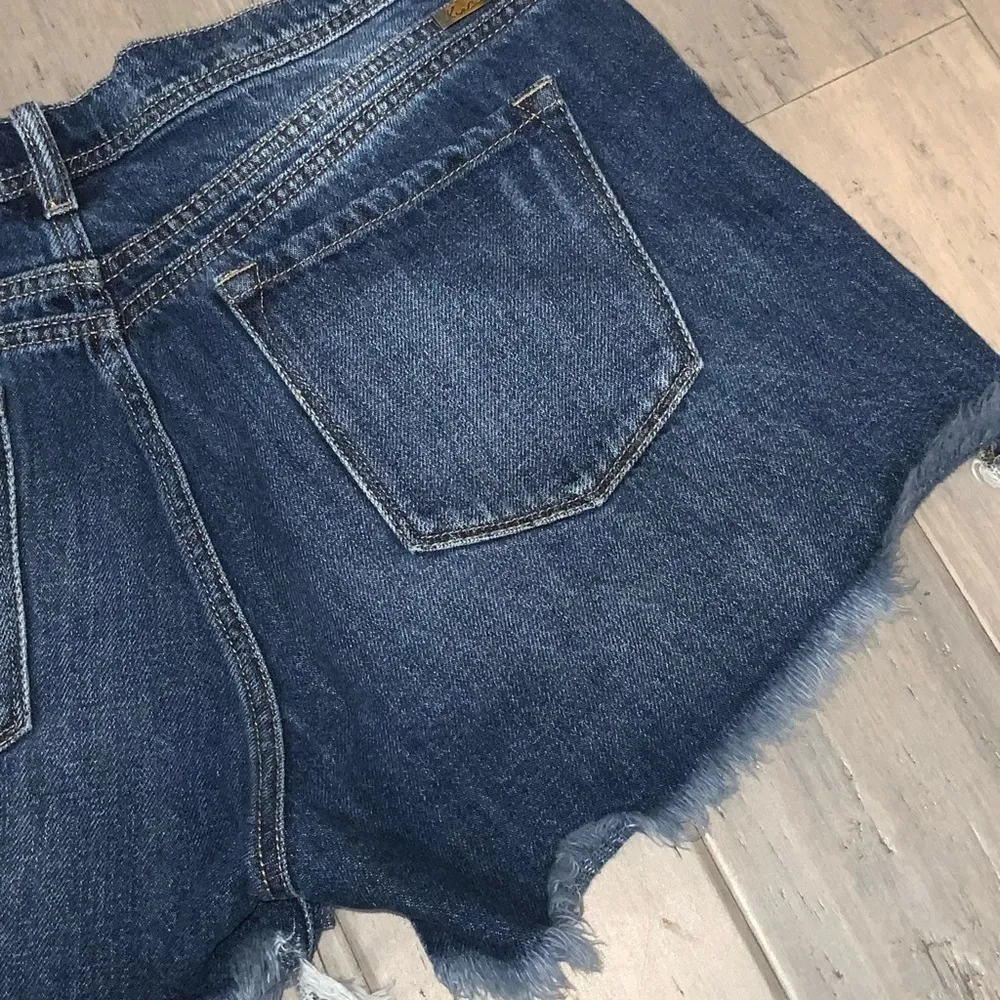 Kancan For Maurices High Waist Fringed Ripped 3” Button Fly Jean Shorts Size 31 - Image 11