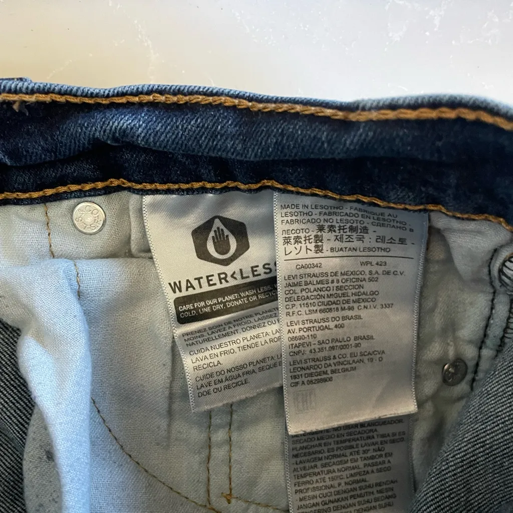 Levi's Women’s 505 Vintage Style Classic Indigo Distressed Straight Jeans 30x30 - Image 8