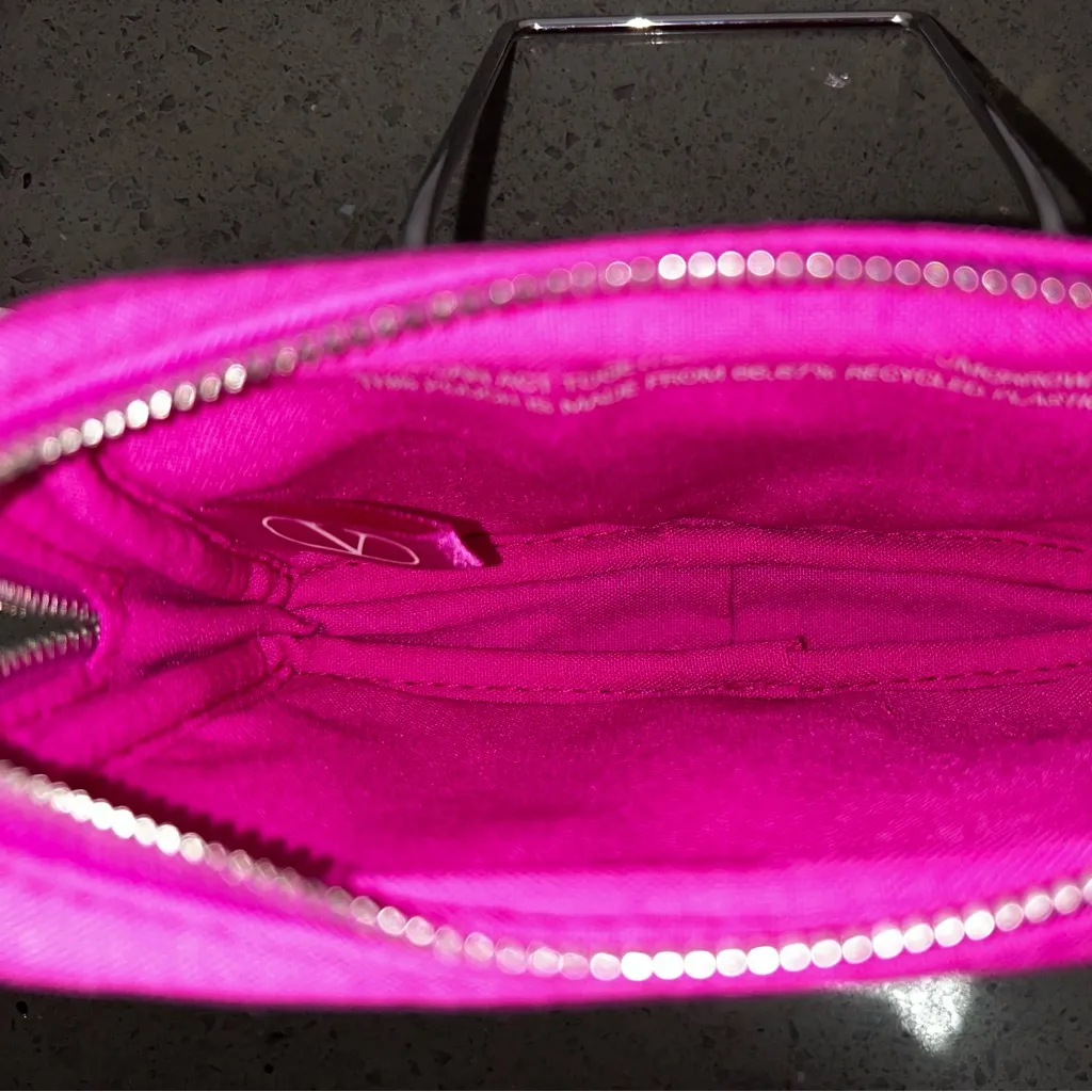 Valentino Pink Cosmetic Bag NWOT - Image 10