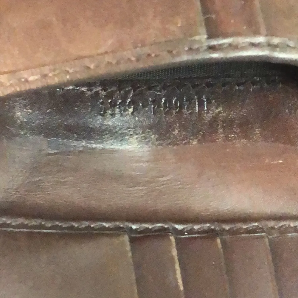 GUCCI Guccissima GG Brown Lambskin Bifold Wallet With Billfold & Coin Section - Image 9