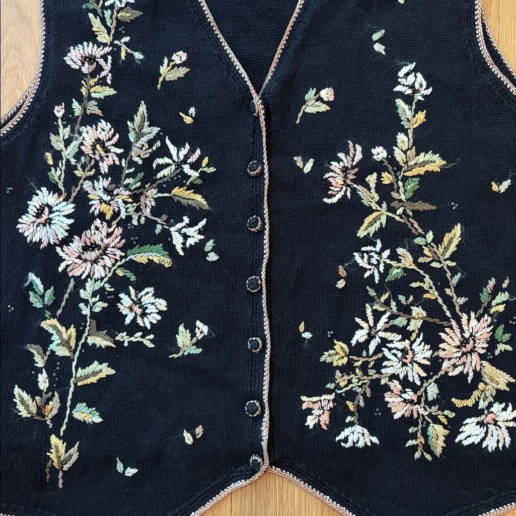 Vtg Sweater Vest Cottagecore Embroidered Beaded Knit Size 18W Black - Image 2