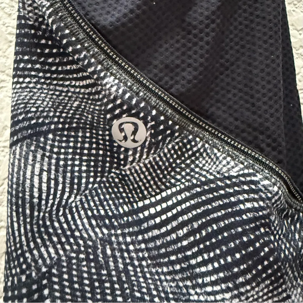 LULULEMON Run Off Route Mid Rise 21” Crop in Velocity Mesh Island Mist Black 4 - Image 10