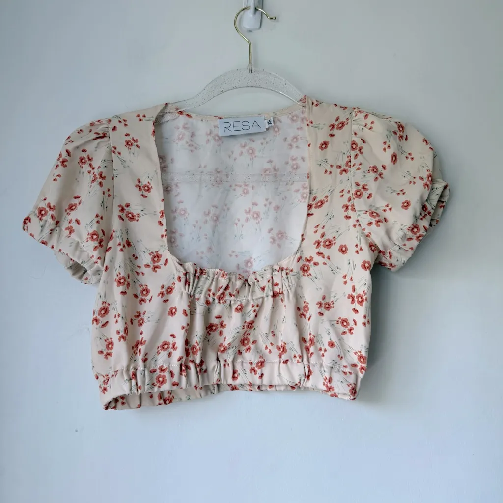 RESA Beige Pink Floral Cropped Short Sleeve Blouse XS Red - Image 2