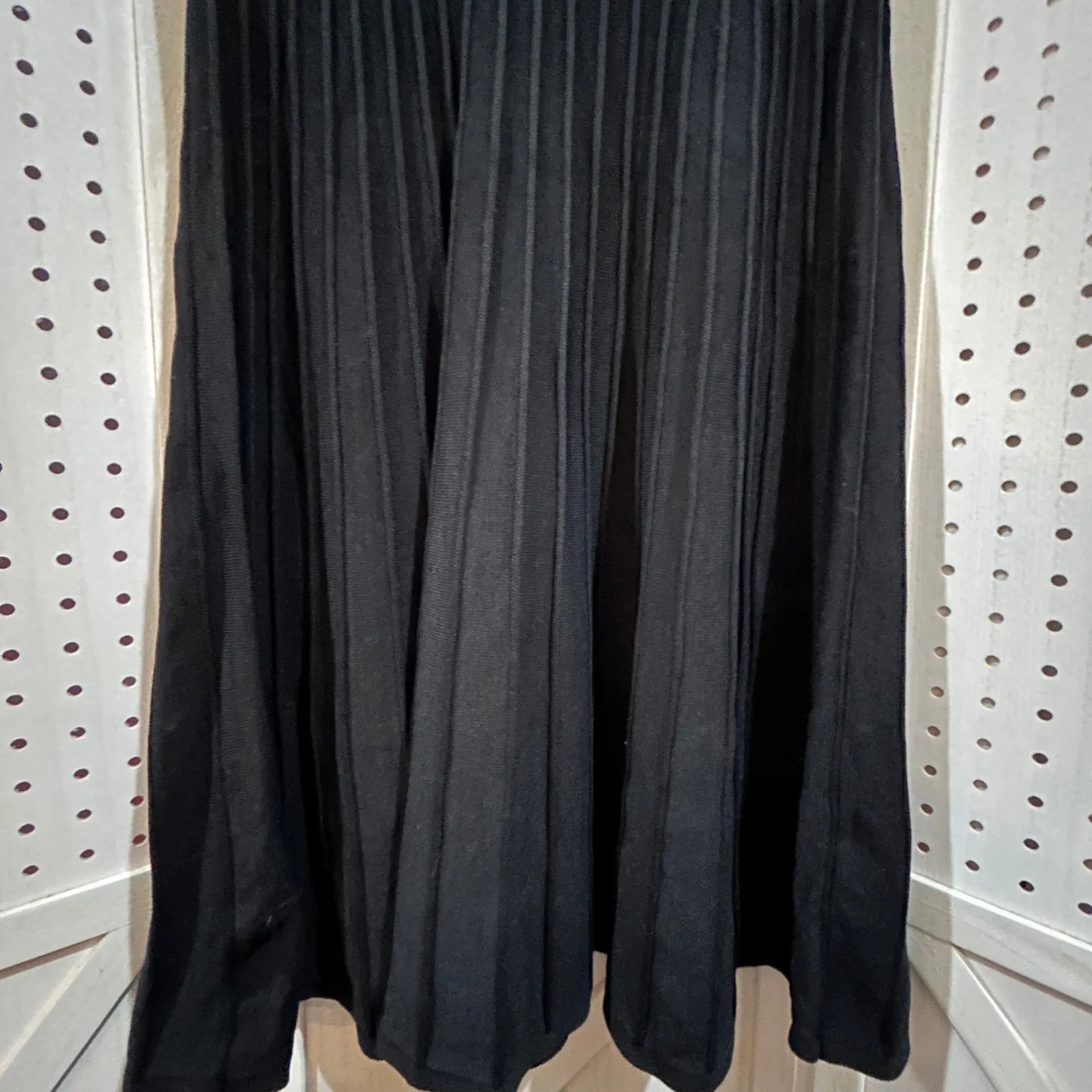 Ann Taylor Factory Black V Neck Short Sleeve Pleated Knit Sweater Dress Size M - Image 6