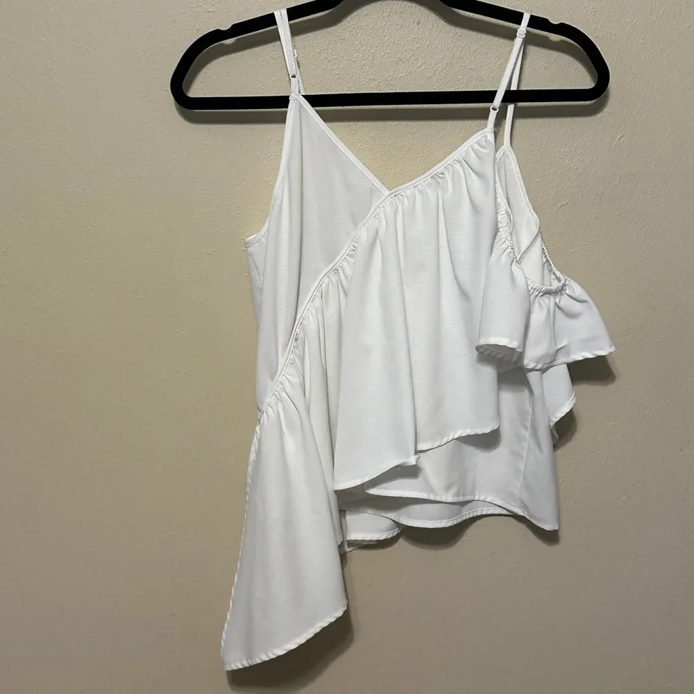 Line & Dot Revolve Marlien‎ Asymmetrical Top Size Small - Image 9