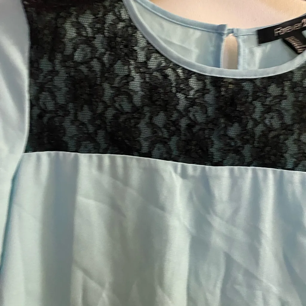 Forever 21 Womens Juniors Top Shirt S Small Turquoise Teal Blue Black Lace Neck - Image 2