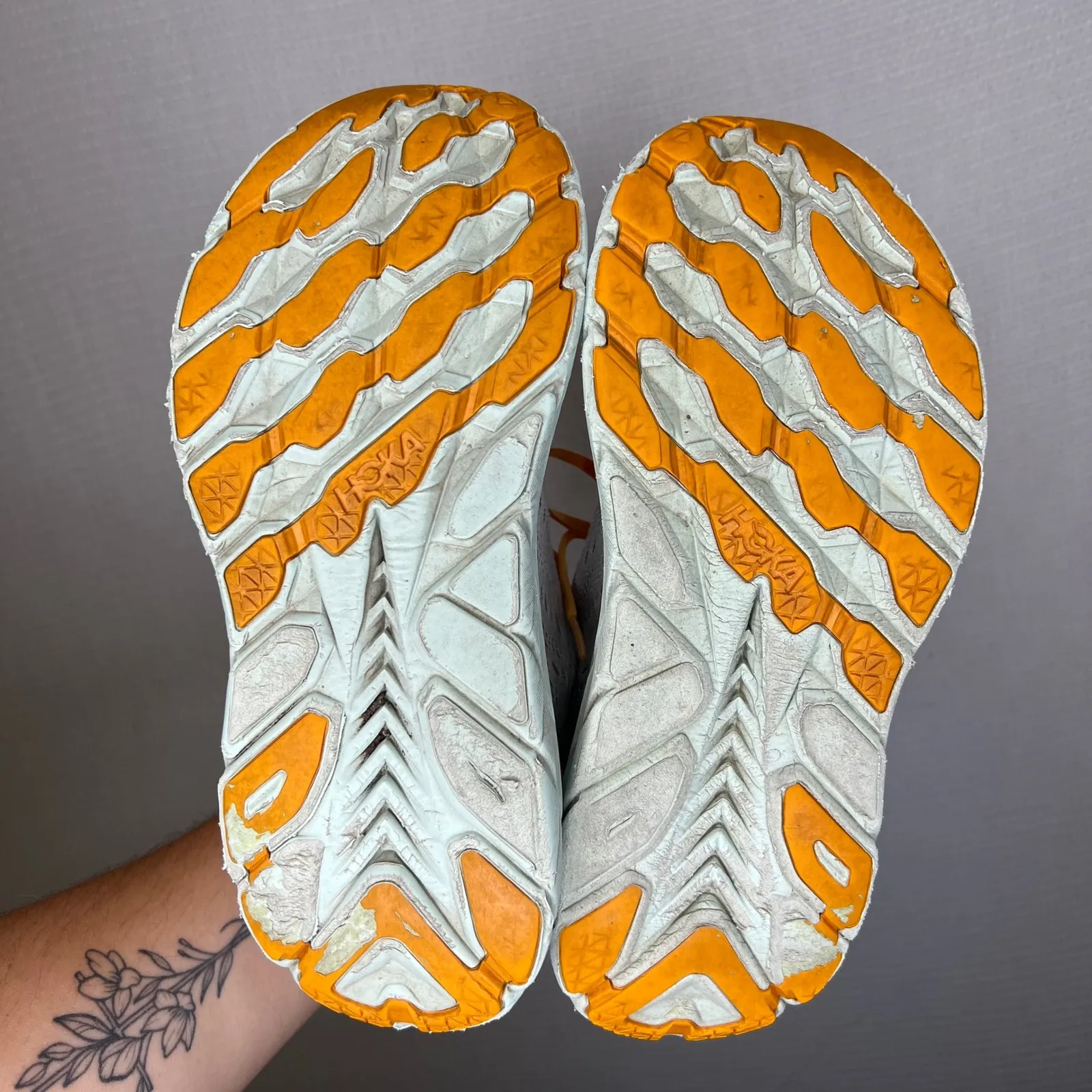 Hoka Clifton 8 Women's Running Shoes White‎ Purple Athletic Sneakers Size 8B - Image 4