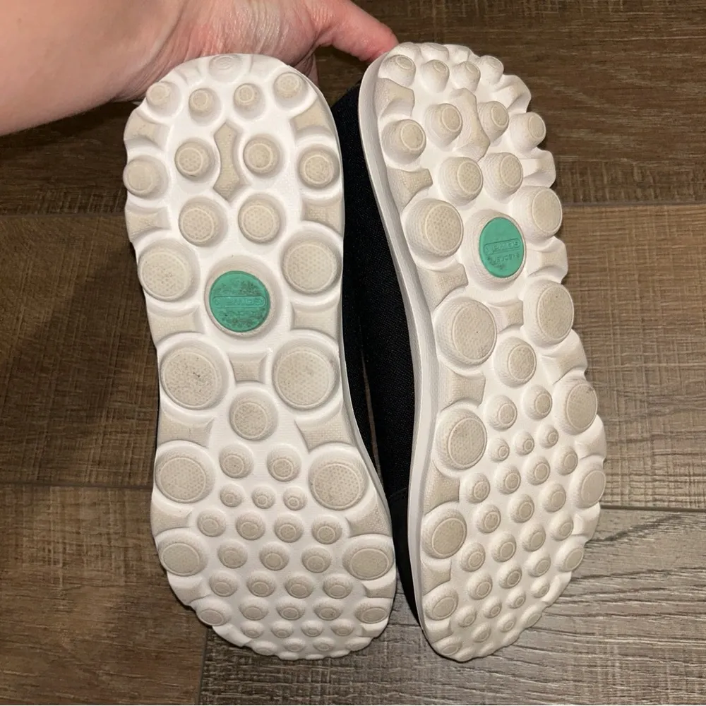 Skechers Slip On Shoes Women’s 8 - Image 5