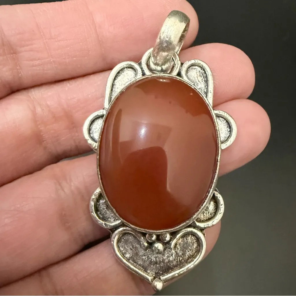 Vintage Handcrafted Silver Carnelian Cabochon Natural Stone Pendant 13.9g. Brown - Image 2