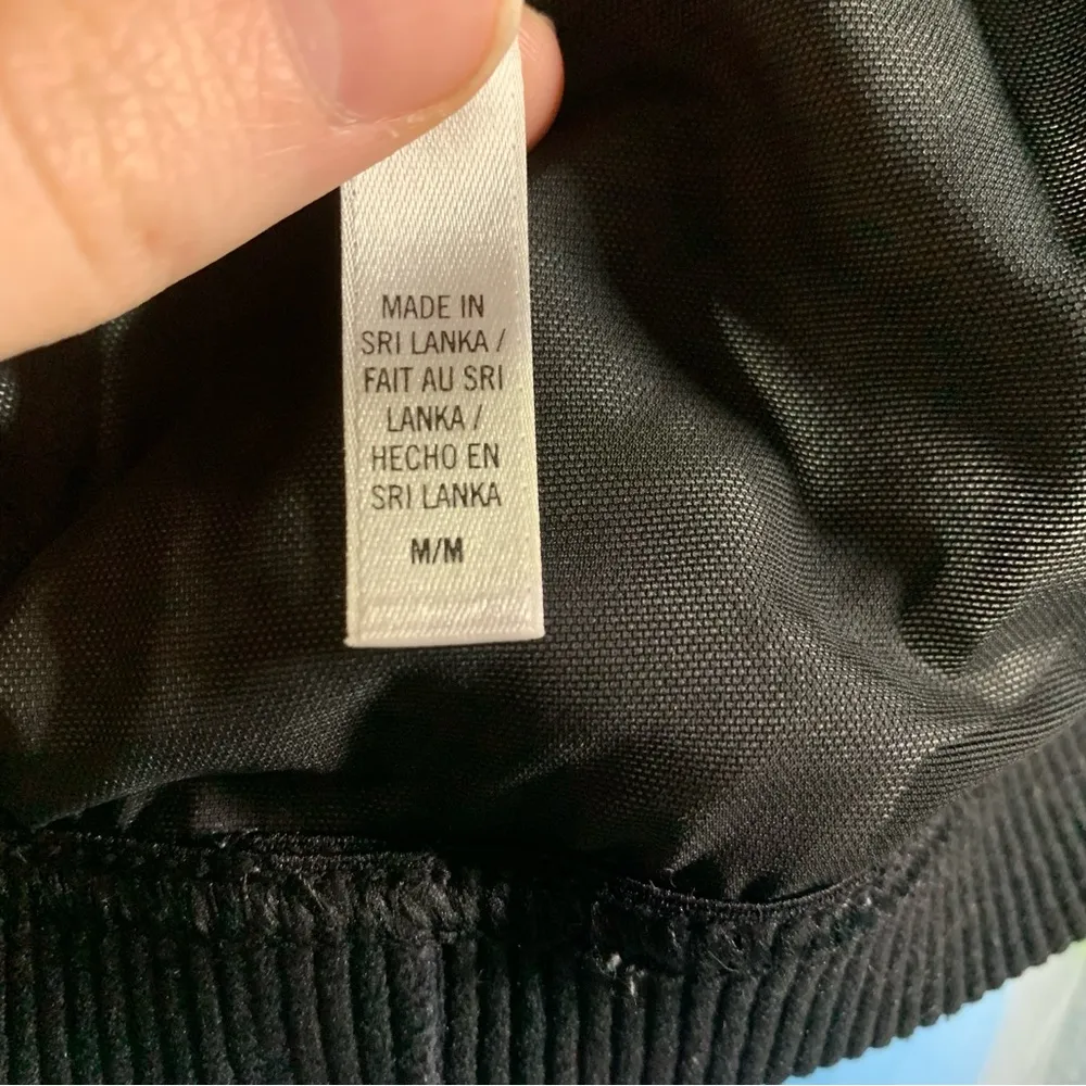 VSX Sport Victoria's Secret Unpadded Sports Bra Criss Cross w/ Mesh Gray/Black - Image 8