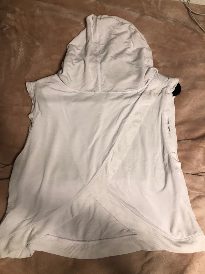 Slit back white sleeveless hoodie - Image 3