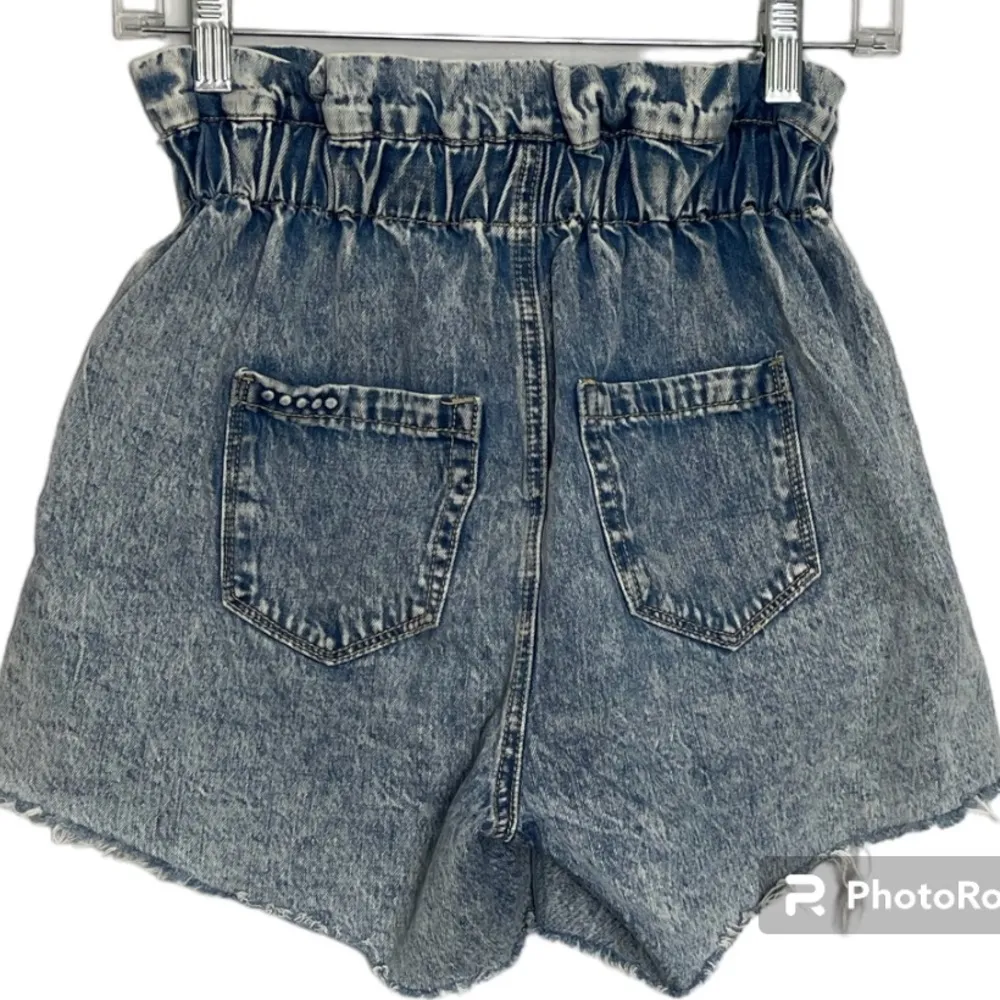 BLANKNYC Love On Top Paperbag High Waisted Acid Wash Jean Shorts Size 24 - Image 4