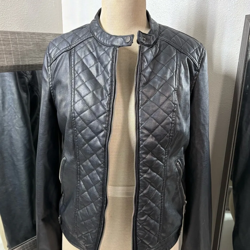 Miss selfie woman’s faux leather jackett with faux fur lining size large Black - Image 8