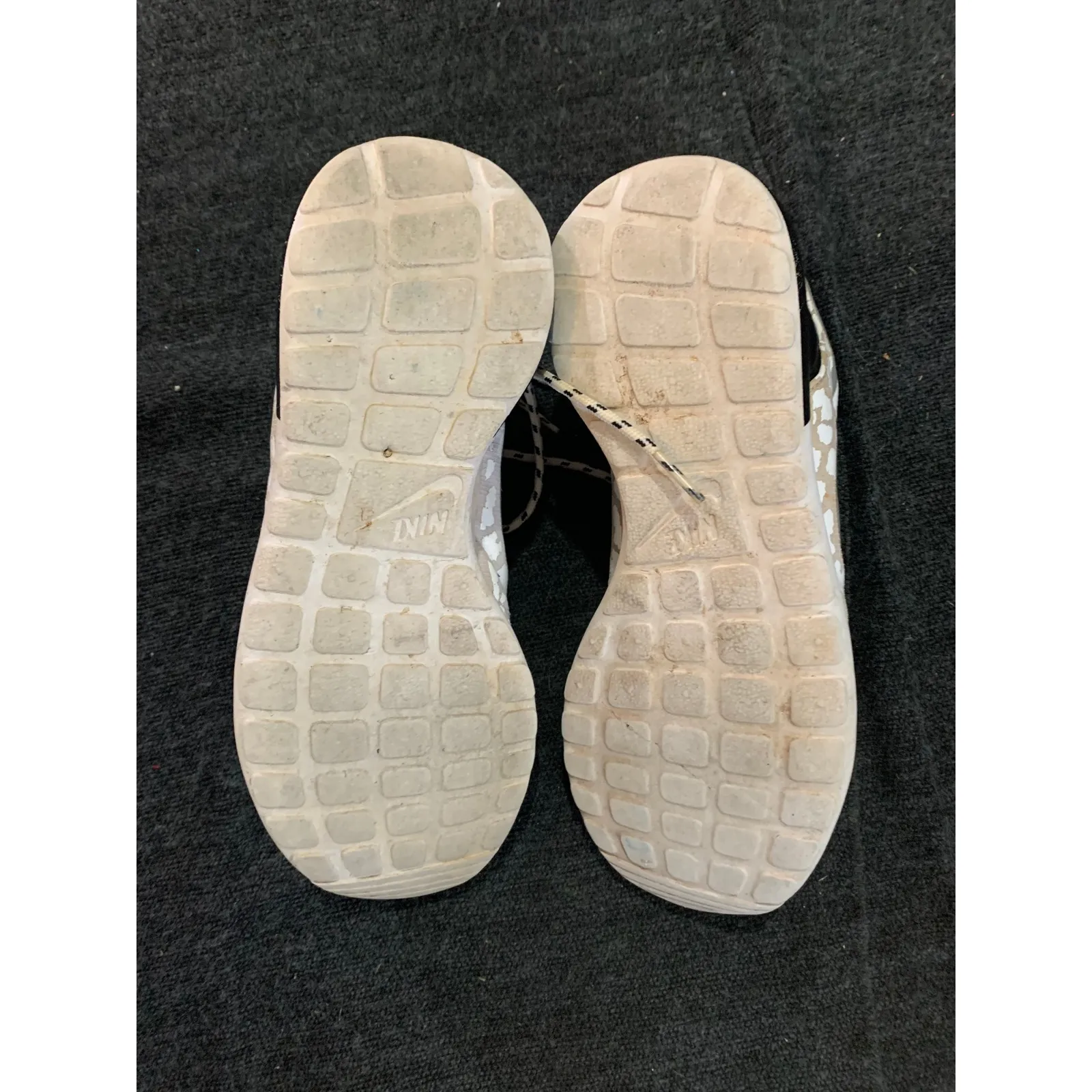 Nike Roshe One Leopard Print Casual Sneakers Women's Size 8 Athletic Shoes - Image 3