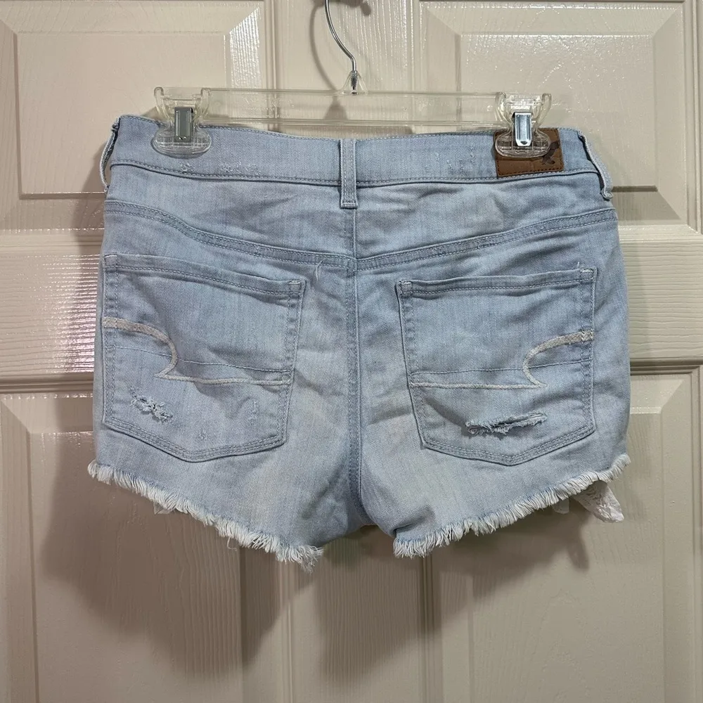 American Eagle Stretch High Rise Shortie Denim Jean Shorts 6 Light Wash Crochet - Image 4