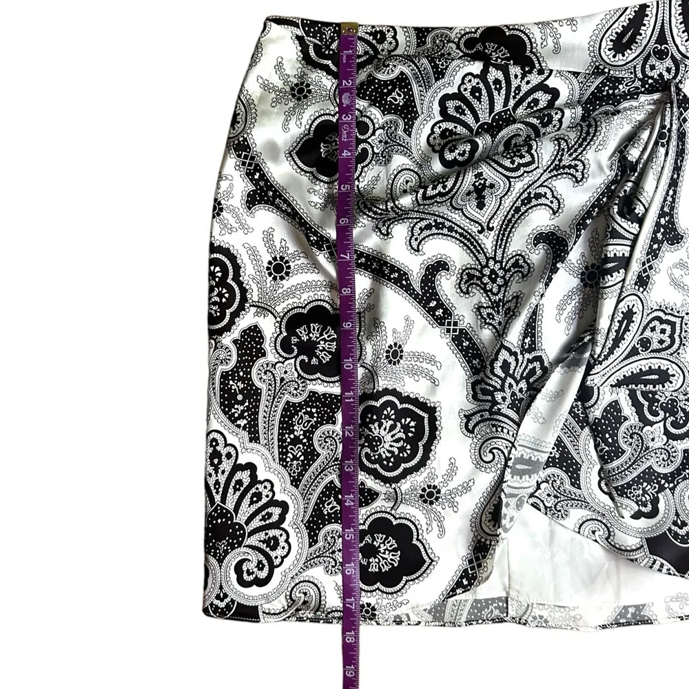 Caroline Constas Koren Mini Skirt Black White Paisley 100% Silk Wrap Skirt Sz XS - Image 5