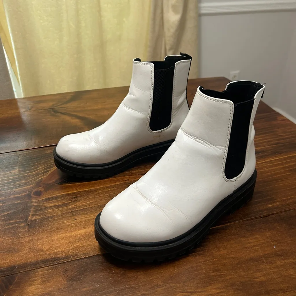 White Chelsea Ankle Boots No Heel Womens 7.5 - Image 2