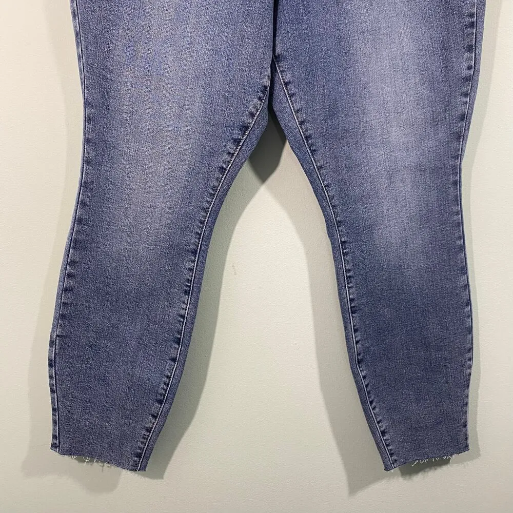 Judy Blue Women Medium Wash Blue High Waisted Relaxed Fit Jeans Size 14W NWT - Image 4