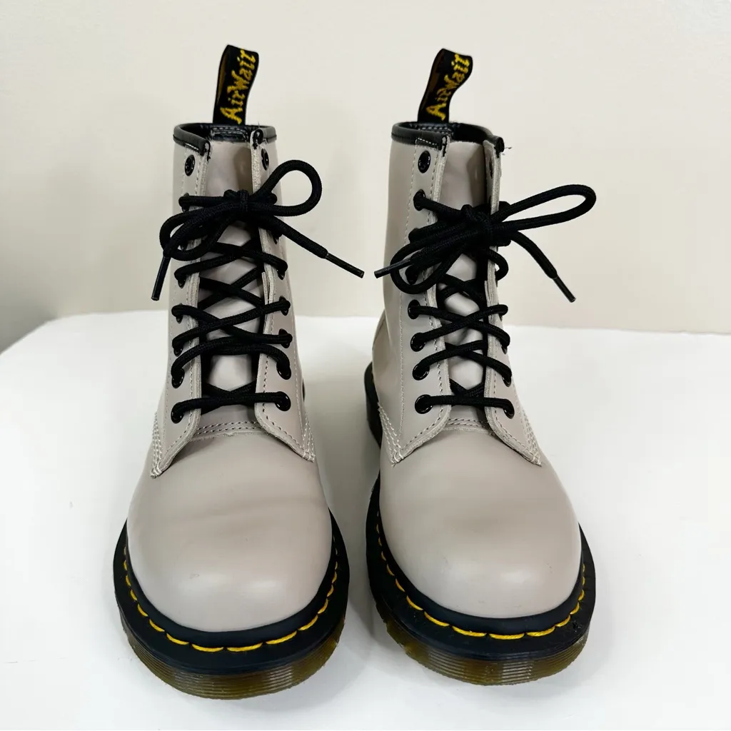 Dr. Martens Smooth Leather Lace Up Boots in Vintage Taupe Tan Womens 6 - Image 3