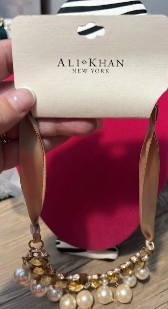 Ali Khan New York Rhinestone Ribbon Pearl Necklace - Image 2