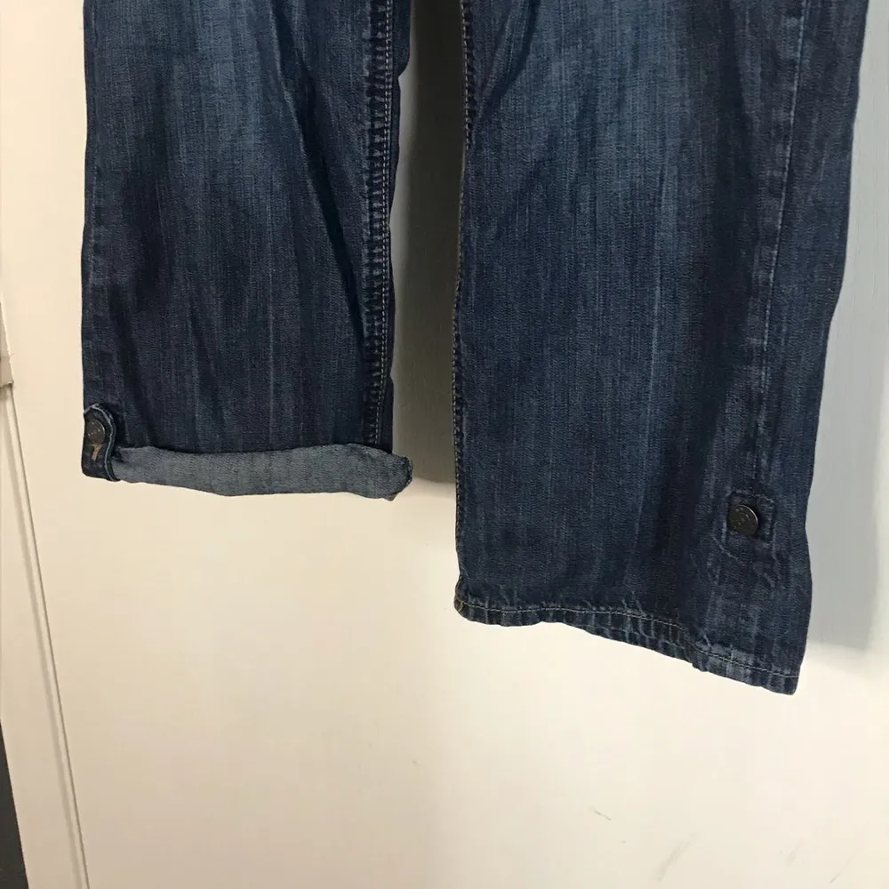 Old Navy “The Flirt” convertible cropped jeans - Image 4