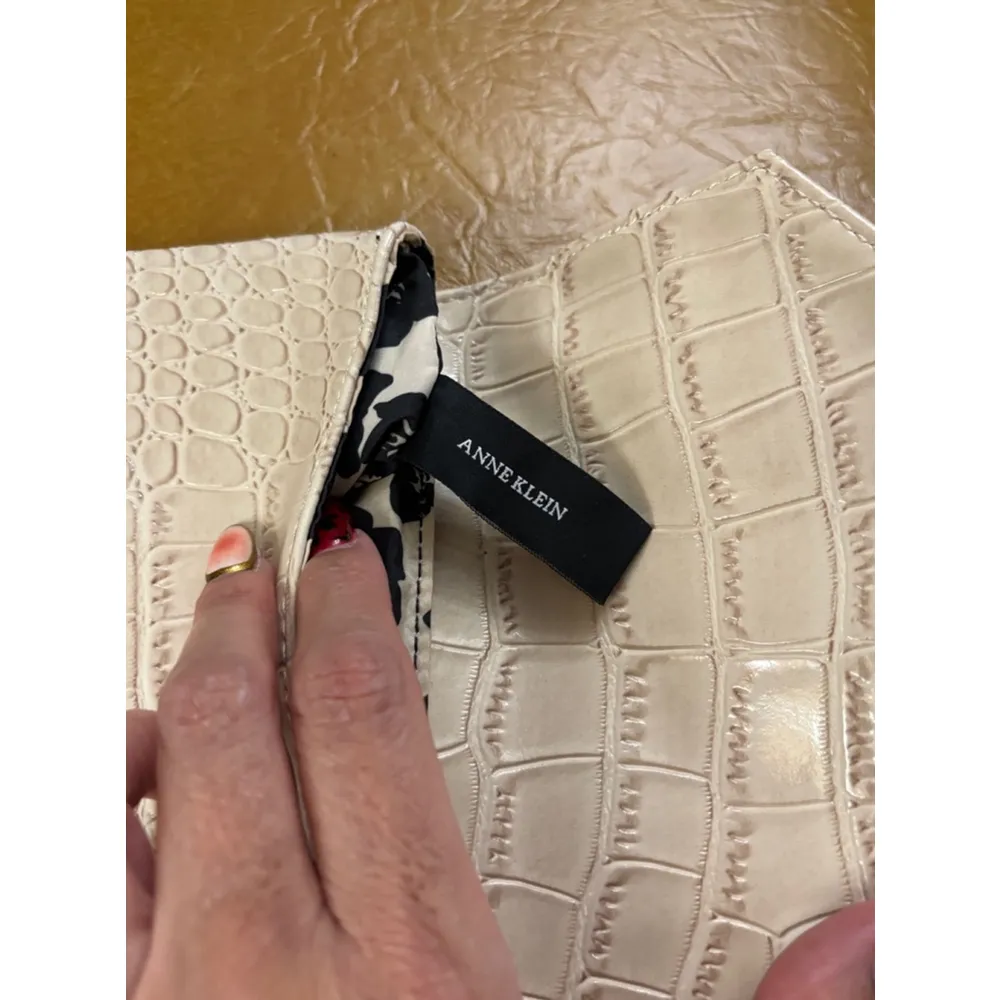 Women's Anne Klein Clutch Beige/White - Image 5