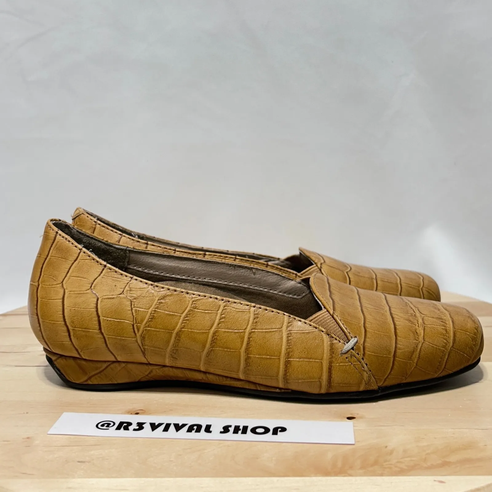 Vionic Womens Dolores Slip On Croc‎ Embossed Tan Loafers - Size 5 & 36 EUR - Image 2