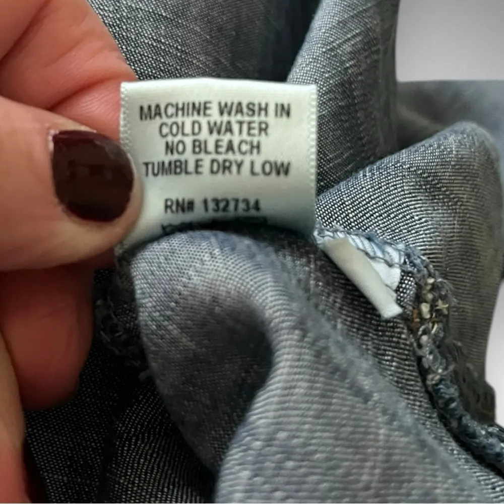 BELLA DAHL Women's Shirt Tail Button‎ Down Chambray Denim Shirt Size Small | EUC - Image 6