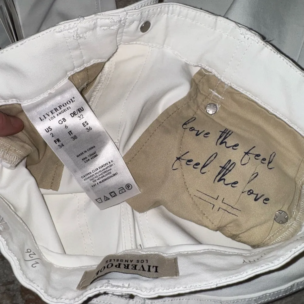Liverpool stretchy white jeans - Image 4