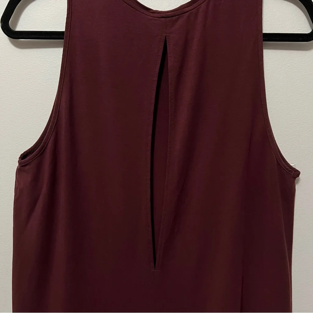 Run On Clouds Active Tank Top in Maroon Sleeveless Keyhole Back Women's Size L Red Size L - Image 6