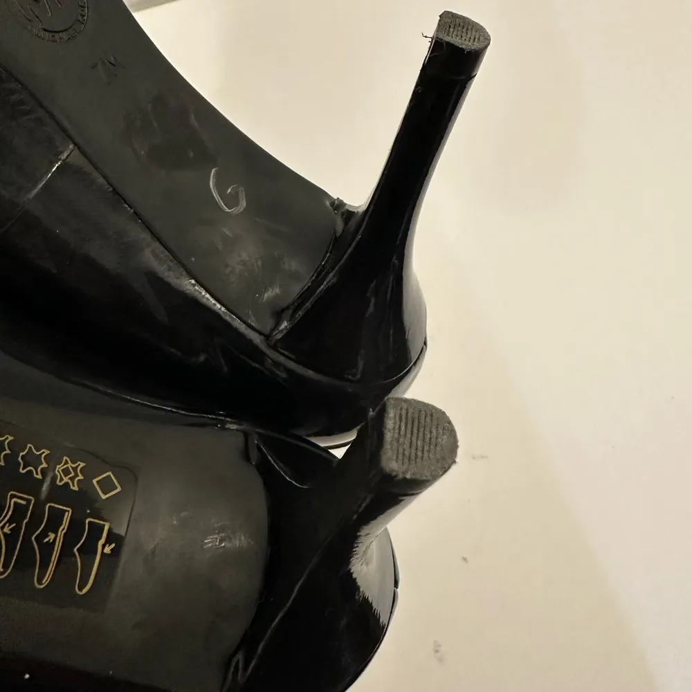 Michael Michael Kors Black Patent Leather Round Toe Heels Size 7.0 - Image 11