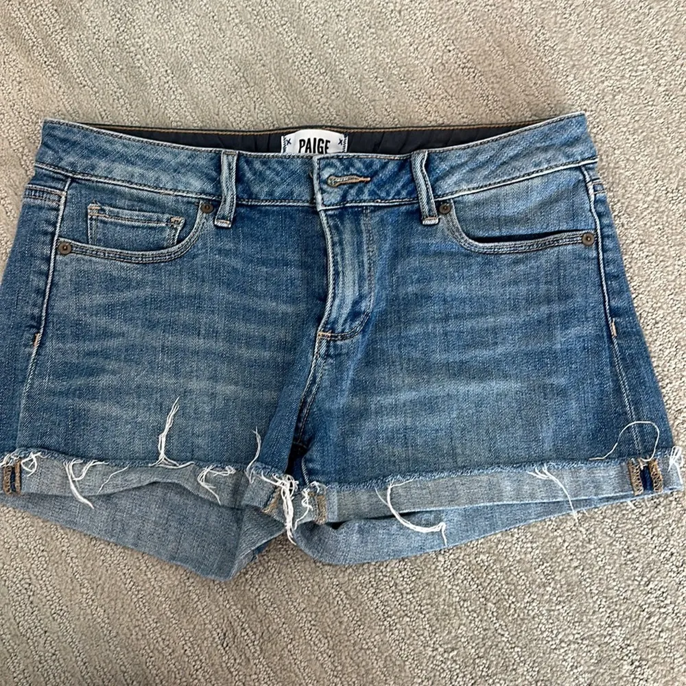 Paige  brand denim shorts, size 26. Lightly worn, flattering length! - Image 3