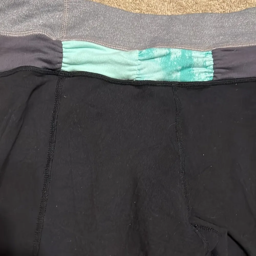 Lululemon Groove Crop Leggings size 6 - Image 3