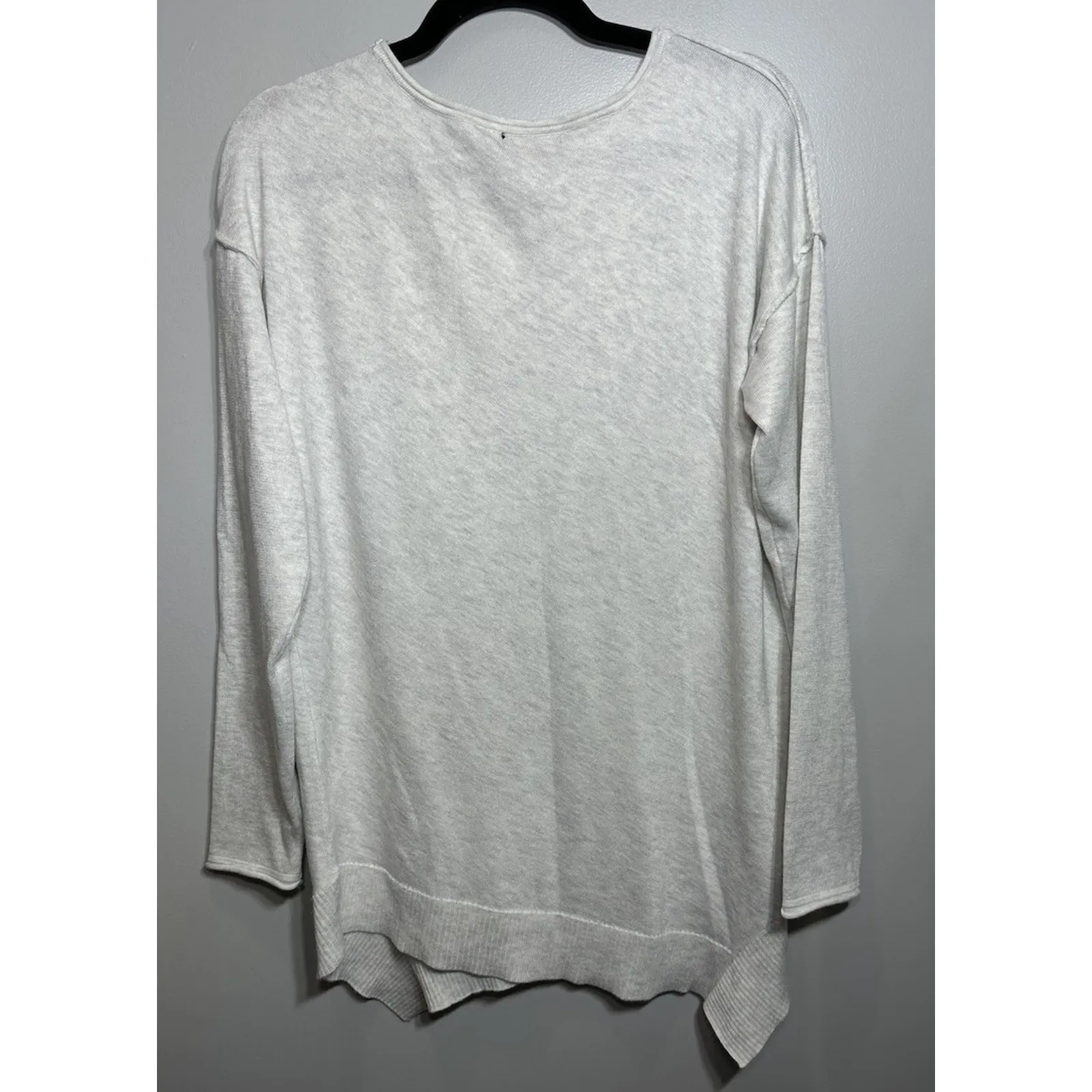 Verve Ami Sweater Asymmetrical Hem Long Sleeves Womens Size Medium Light Gray - Image 2