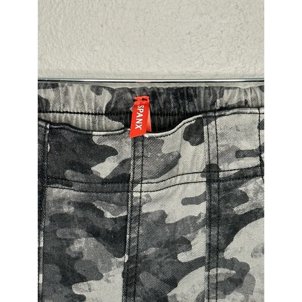 Spanx Pants Stretch Twill Cargo Jogger Black Wash Camo Pull-on Women’s Sz Medium - Image 2