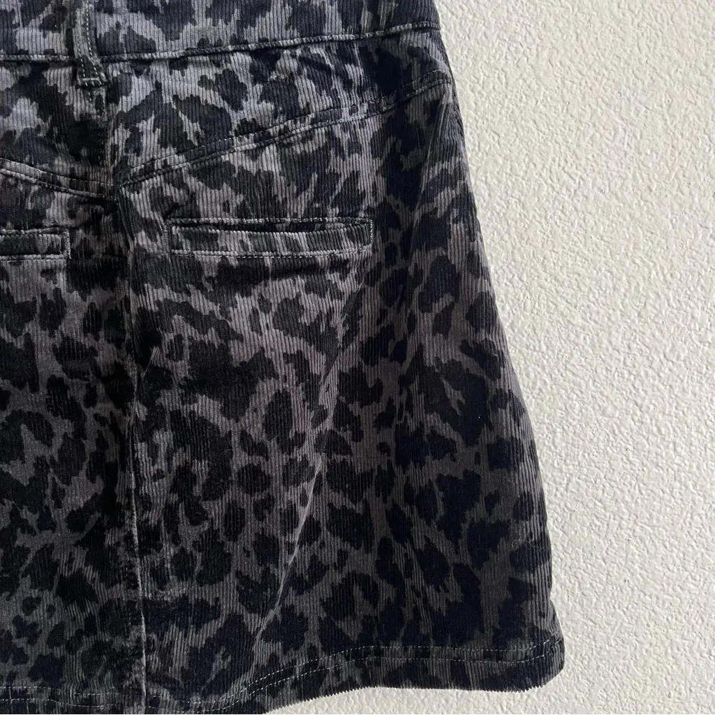 Pilcro Corduroy Mini Skirt in Black and Grey Leopard size 8 - Image 5