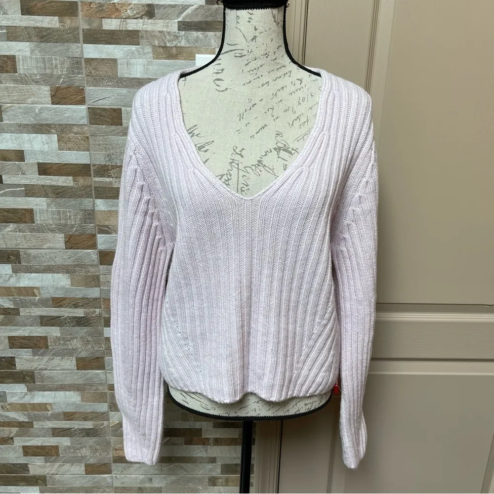 Vince 𝅺Full Sleeve Fitted V-Neck Wool & Cashmere-Blend Sweater Pink Sz L $425 - Image 4