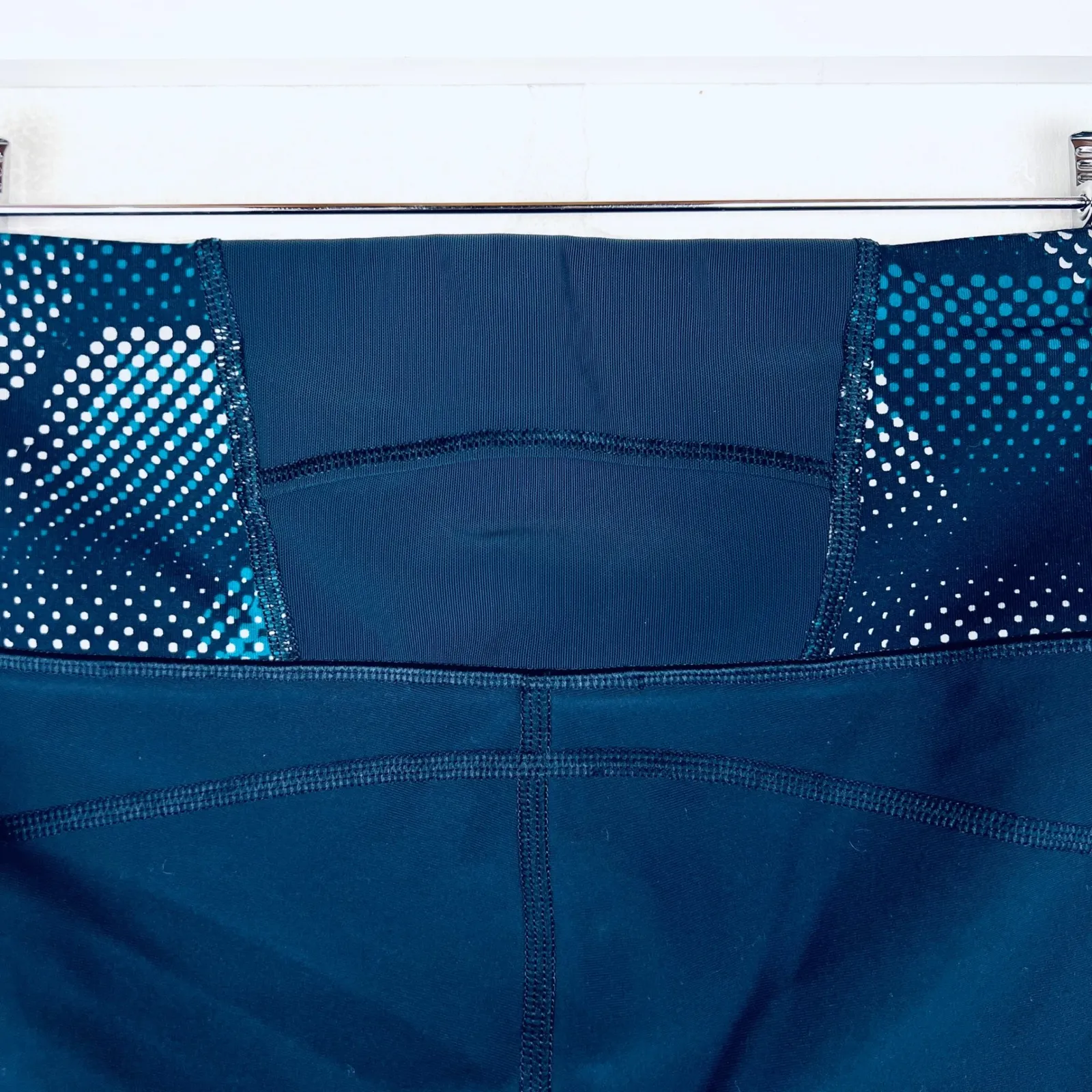 Athleta Geometric Print High Rise Workout‎ Leggings Stretch Medium - Image 13