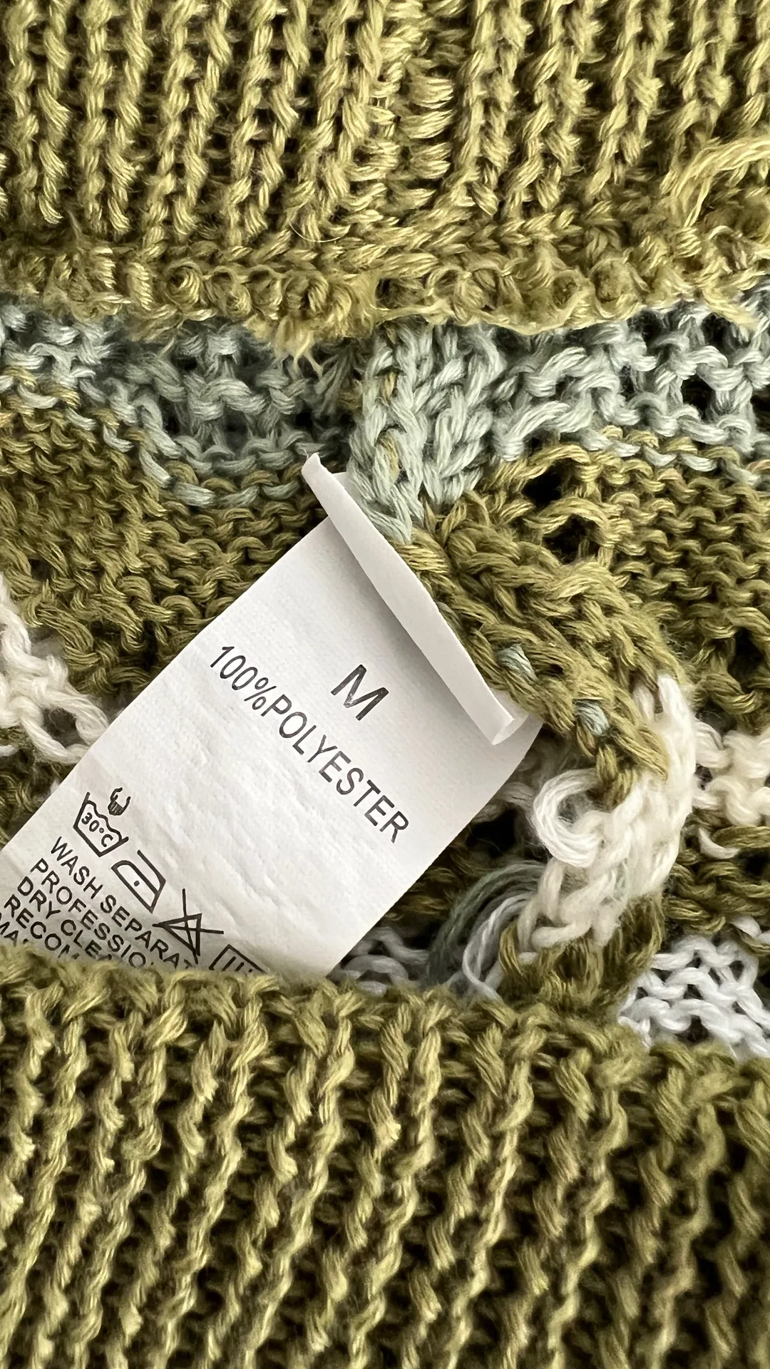 Green and white waived striped knit crop top and shorts set. Size M - Image 8