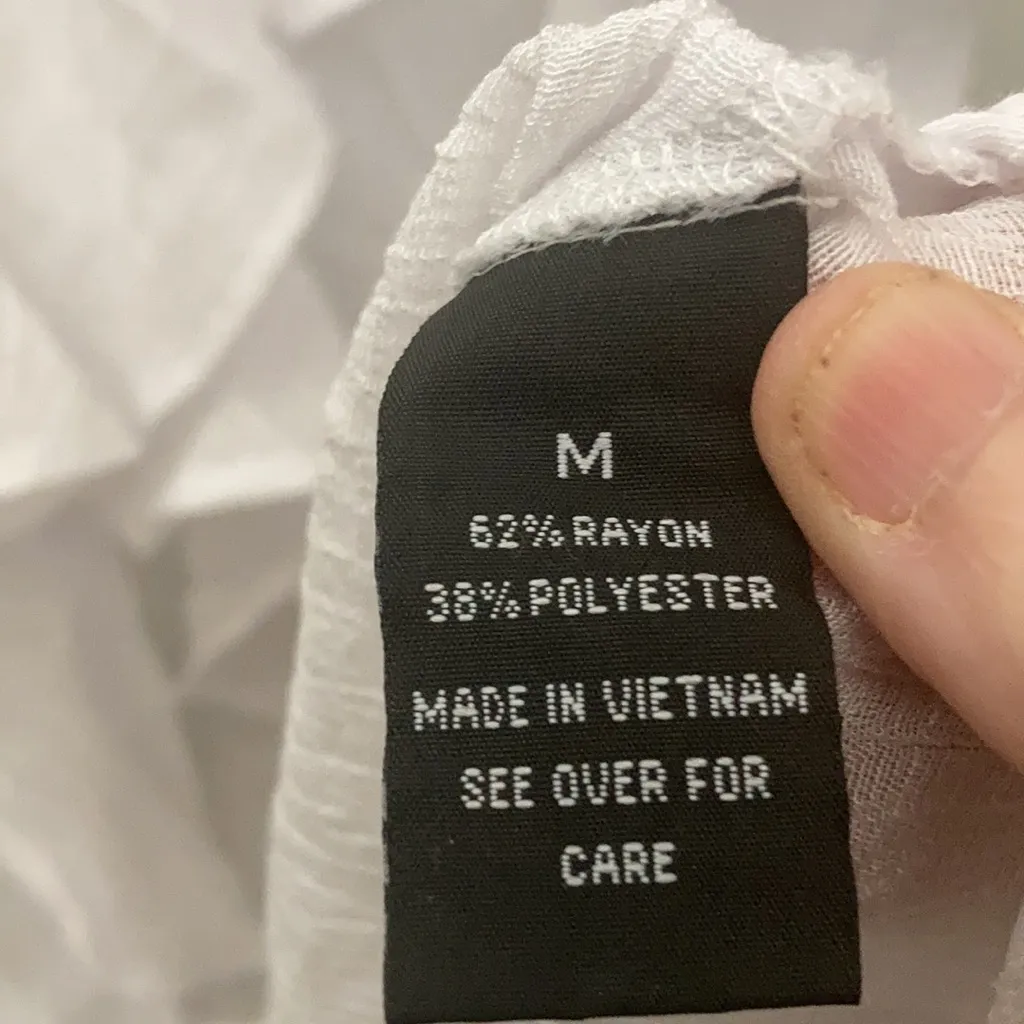 FINAL MARKDOWN A byer ruffle front blouse medium - Image 3