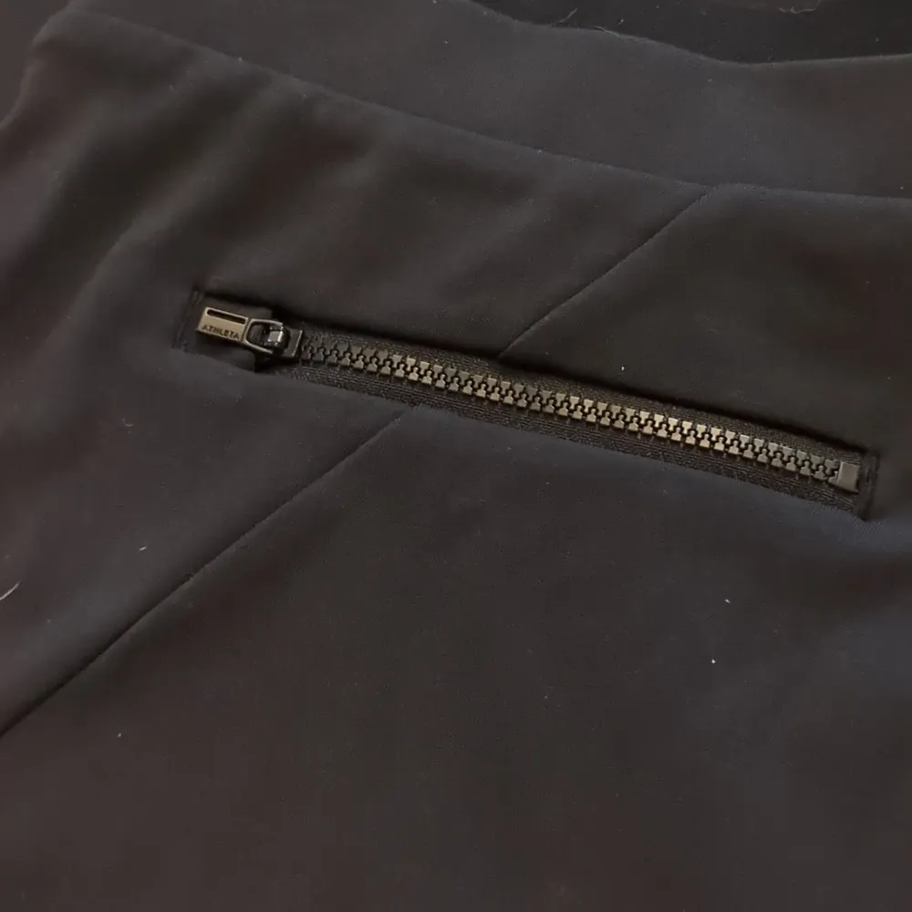 Athleta Venice pintuck pull on pants size medium - Image 4