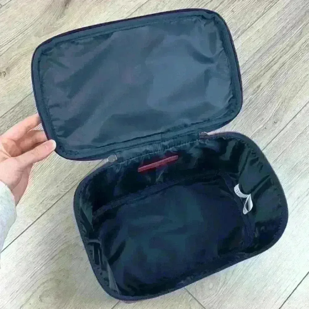 Tommy Hilfiger Cosmetic Travel Bag Blue, Red & White - Image 5