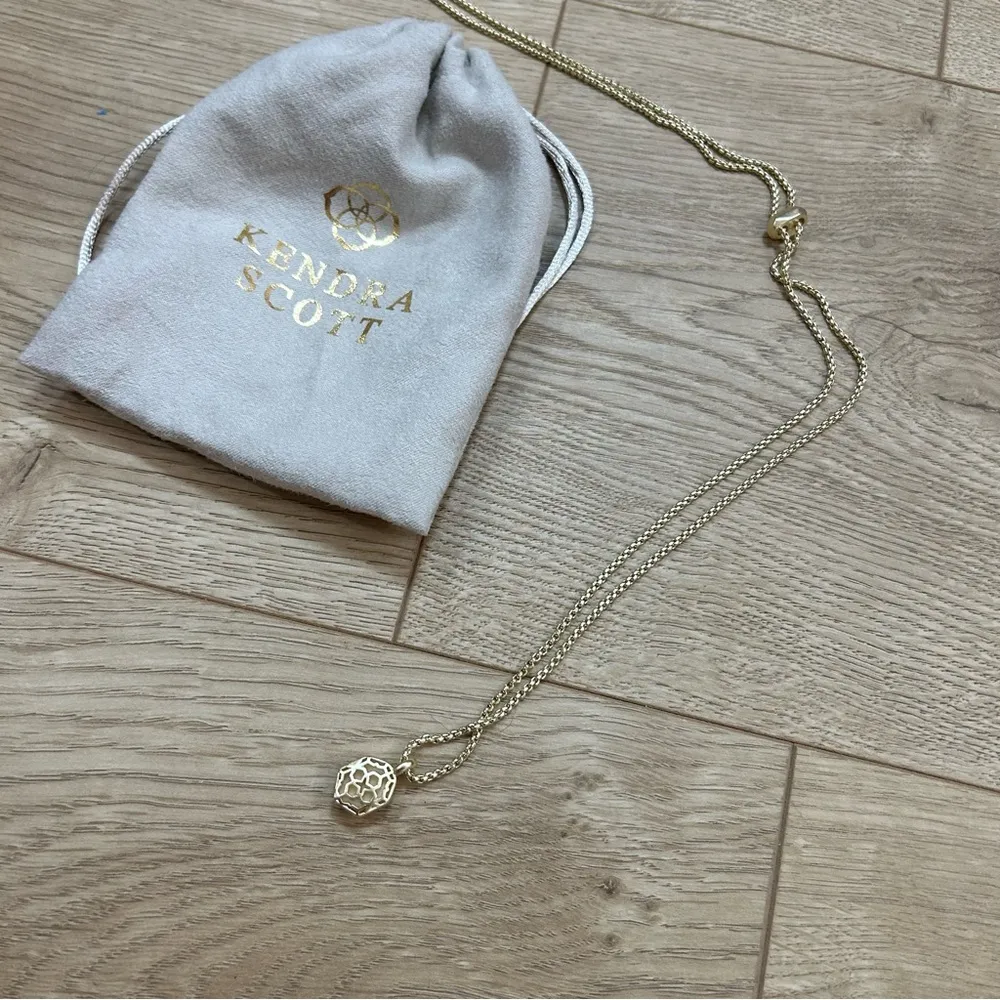 Kendra Scott Mother of Pearl Pendant Necklace white & gold - Image 2