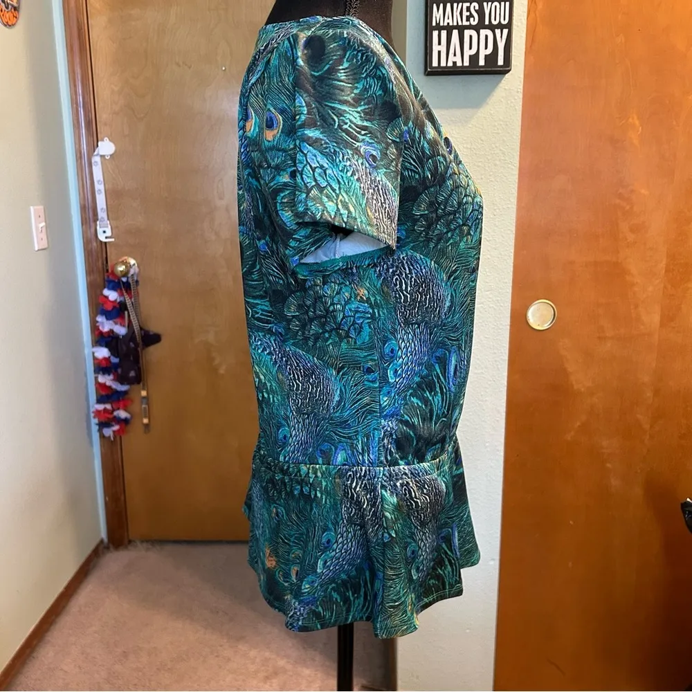 Venus peacock stretch v-neck short sleeve blouse flowy bottom size M - Image 2